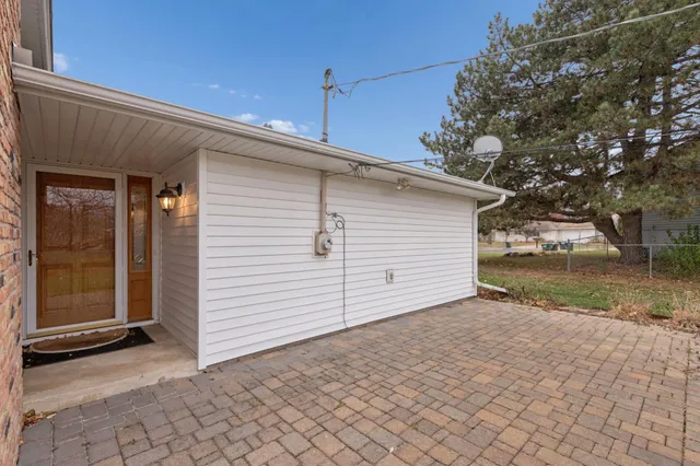 $385,000 | 1781 Serpentine Drive, Eagan, MN 55122