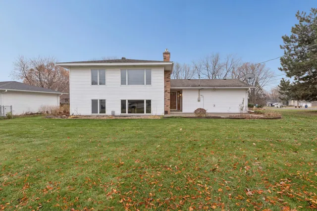 $385,000 | 1781 Serpentine Drive, Eagan, MN 55122