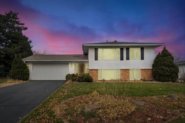 $385,000 | 1781 Serpentine Drive, Eagan, MN 55122