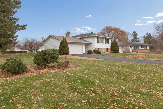 $385,000 | 1781 Serpentine Drive, Eagan, MN 55122