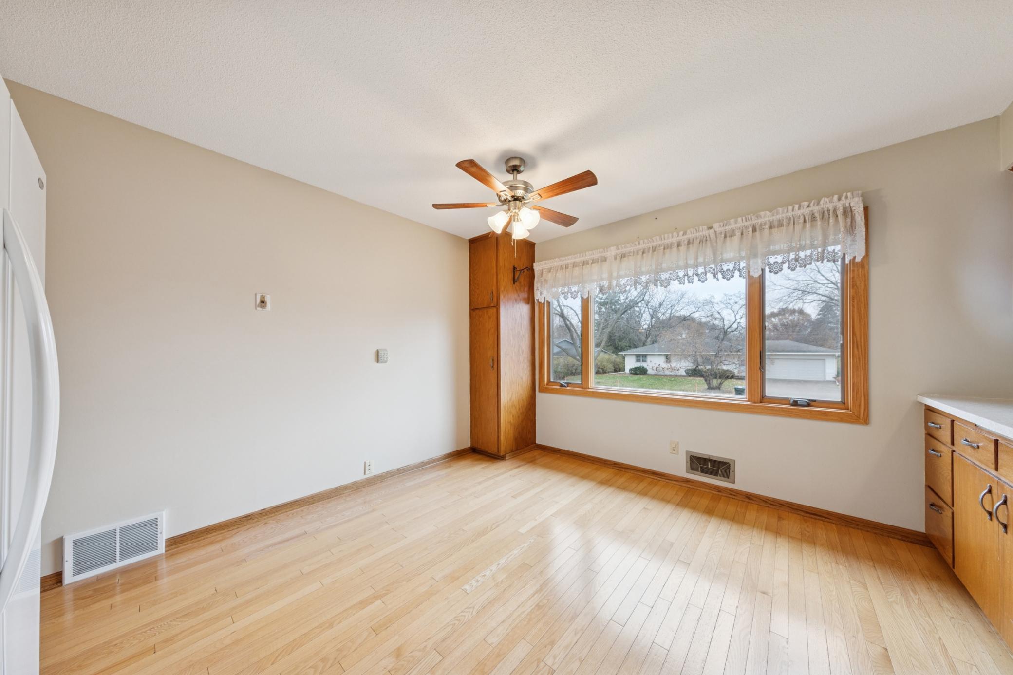 1781 Serpentine Drive Eagan, MN 55122 - Photo 10 of 39