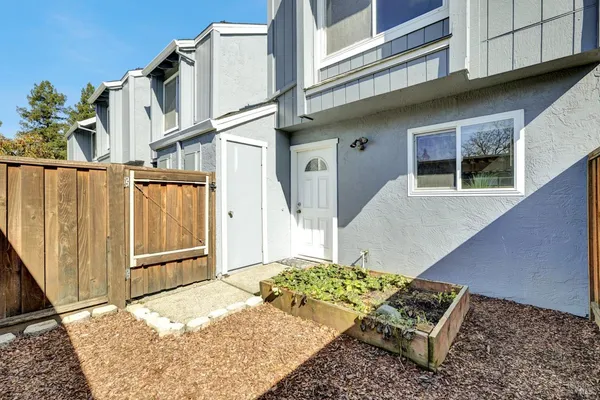 $398,000 | 735 Racquet Club Circle, Rohnert Park, CA 94928