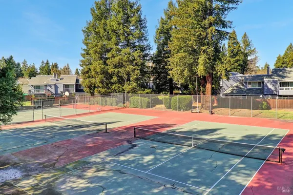 $398,000 | 735 Racquet Club Circle, Rohnert Park, CA 94928