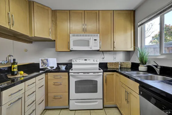 $398,000 | 735 Racquet Club Circle, Rohnert Park, CA 94928