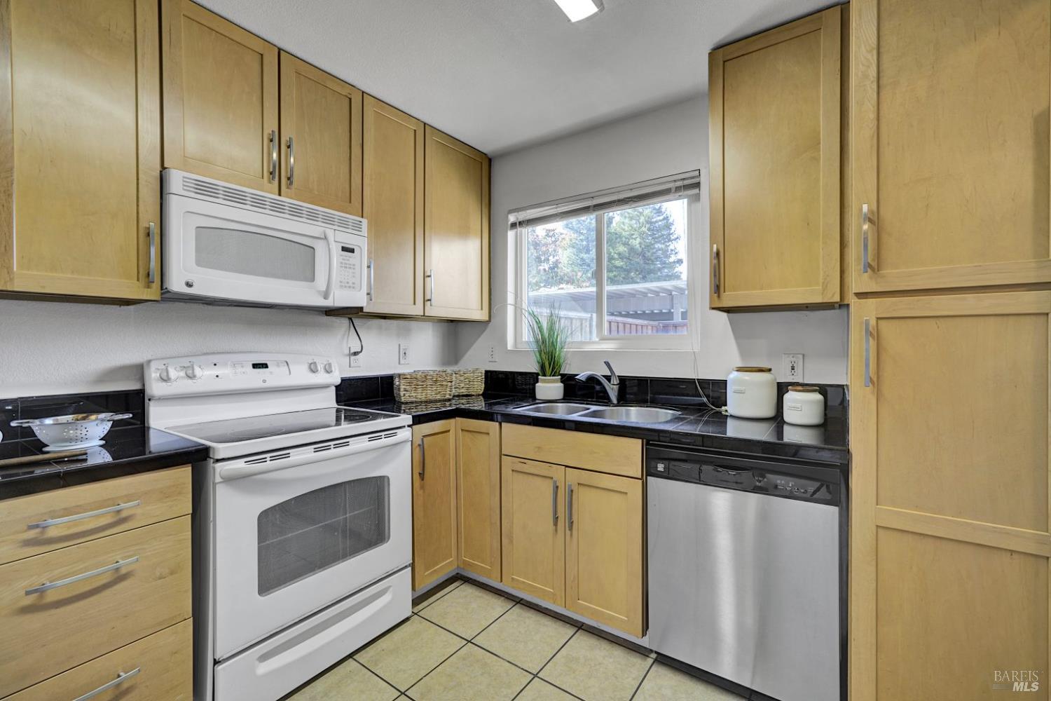 735 Racquet Club Circle Rohnert Park, CA 94928 - Photo 6 of 33