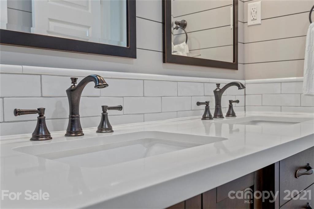 8619 Rittenhouse Circle Charlotte, NC 28270 - Photo 4 of 23 Gallery Image 4