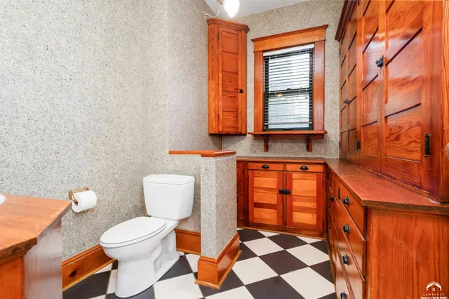 $824,900 | 734 Indiana Street, Lawrence, KS 66044