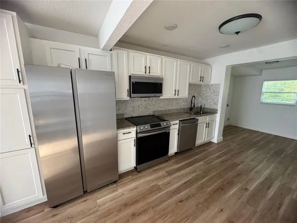 $1,995 | 905 North Center Street, Plant City, FL 33563