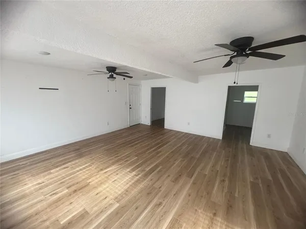 $1,995 | 905 North Center Street, Plant City, FL 33563