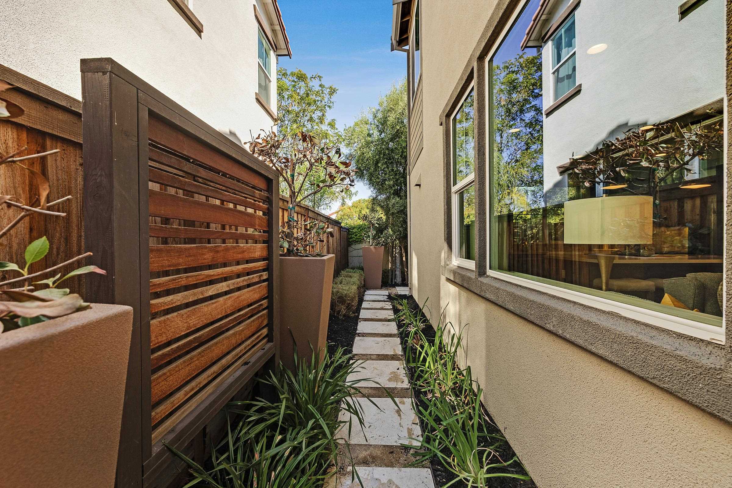 883 Barney Common Livermore, CA 94551 - Photo 35 of 38 a view of a balcony