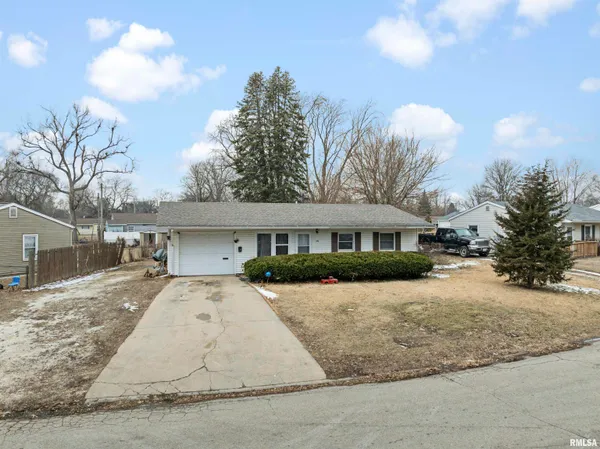$99,900 | 1490 Meadow Drive, Galesburg, IL 61401