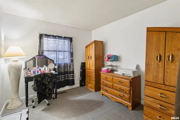 $99,900 | 1490 Meadow Drive, Galesburg, IL 61401