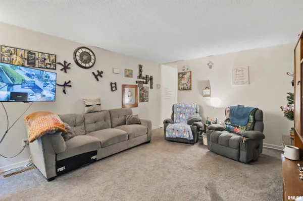 $99,900 | 1490 Meadow Drive, Galesburg, IL 61401