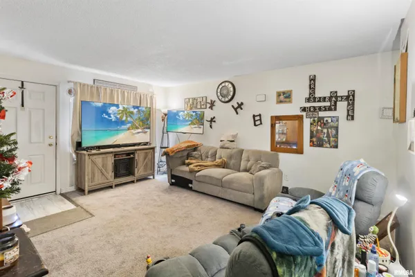 $99,900 | 1490 Meadow Drive, Galesburg, IL 61401