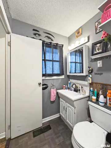 $124,900 | 1490 Meadow Drive, Galesburg, IL 61401