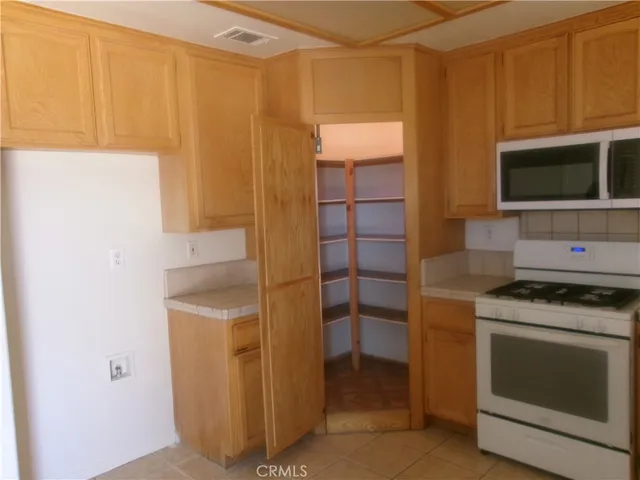 $2,400 | 11875 10th Avenue, Hesperia, CA 92345