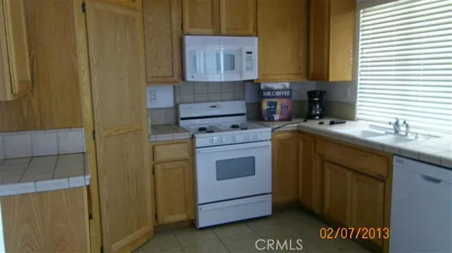 $2,400 | 11875 10th Avenue, Hesperia, CA 92345