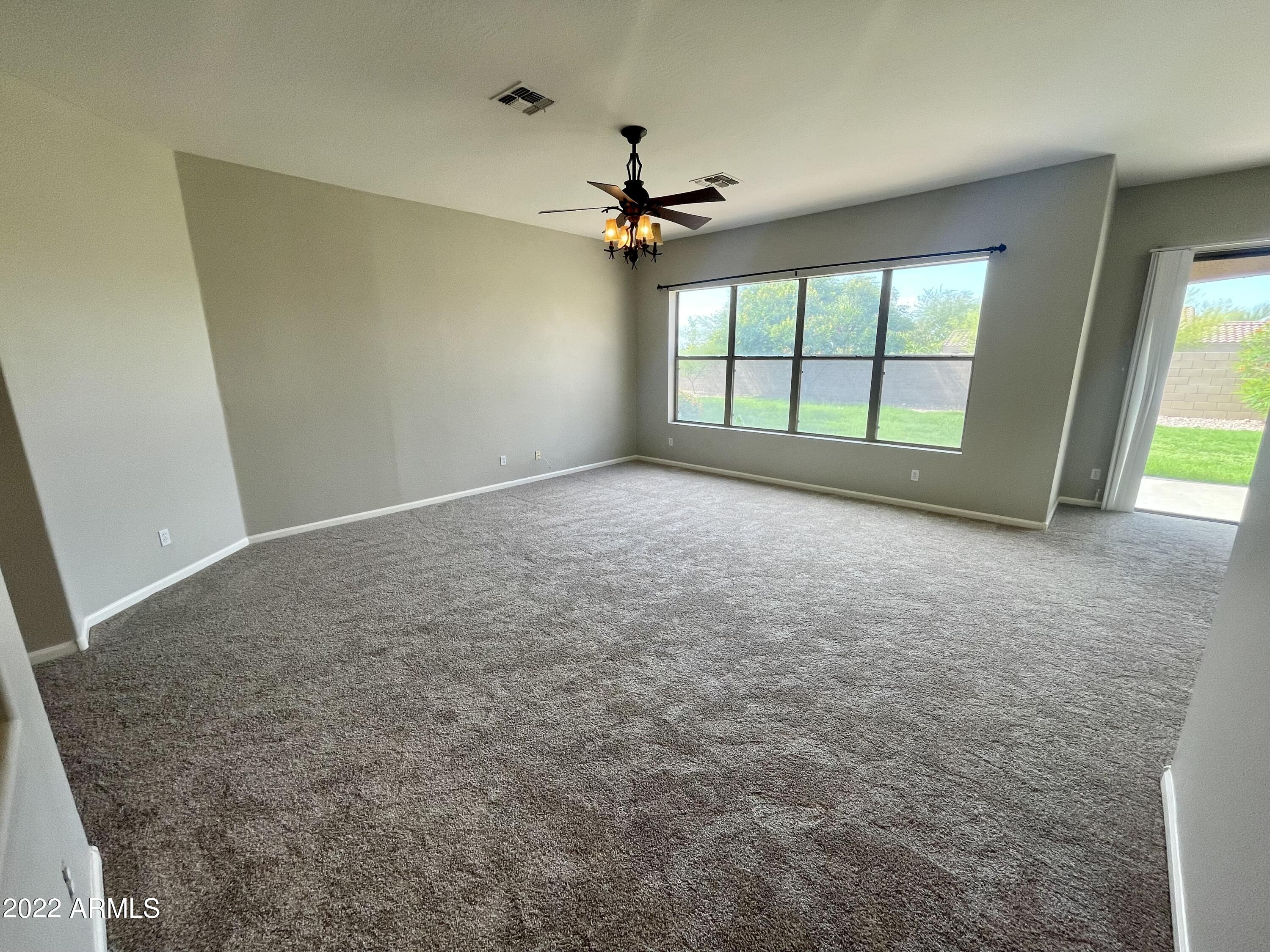 2233 West Apache Rain Road Phoenix, AZ 85085 - Photo 9 of 41 Living Room
