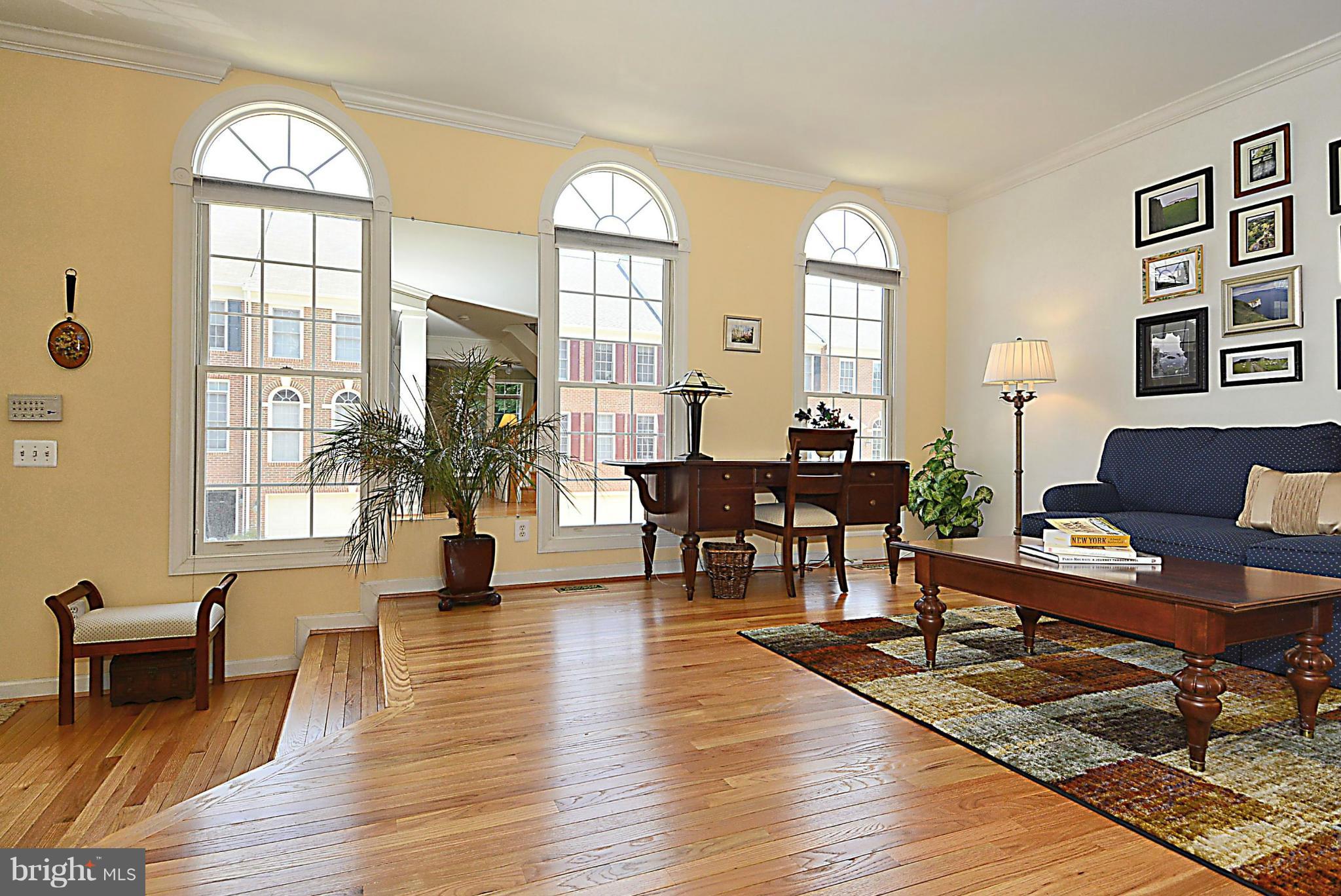 133 Roland Court Southwest, Unit 133 Vienna, VA 22180 - Photo 2 of 30 Living Room
