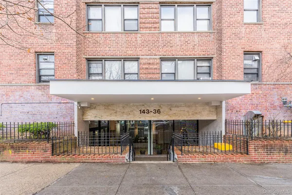 $388,000 | 143-36 Barclay Avenue, Unit 1H | Downtown Flushing