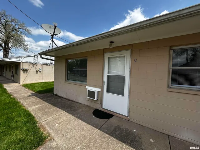 $750 | 135 Shadoway Drive, Unit C, East Peoria, IL 61611