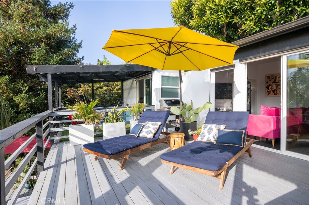 736 Griffith Place Laguna Beach, CA 92651 - Photo 11 of 24 a view of an outdoor sitting area with furniture and backyard