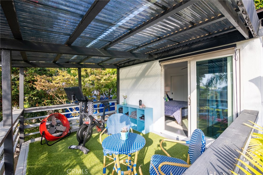 736 Griffith Place Laguna Beach, CA 92651 - Photo 14 of 24 a living room filled with furniture