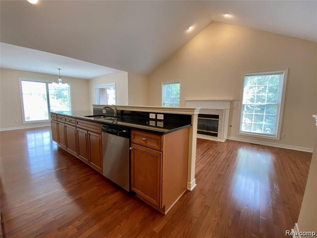 341 Village Way South Canton, MI 48188 - Photo 4 of 34