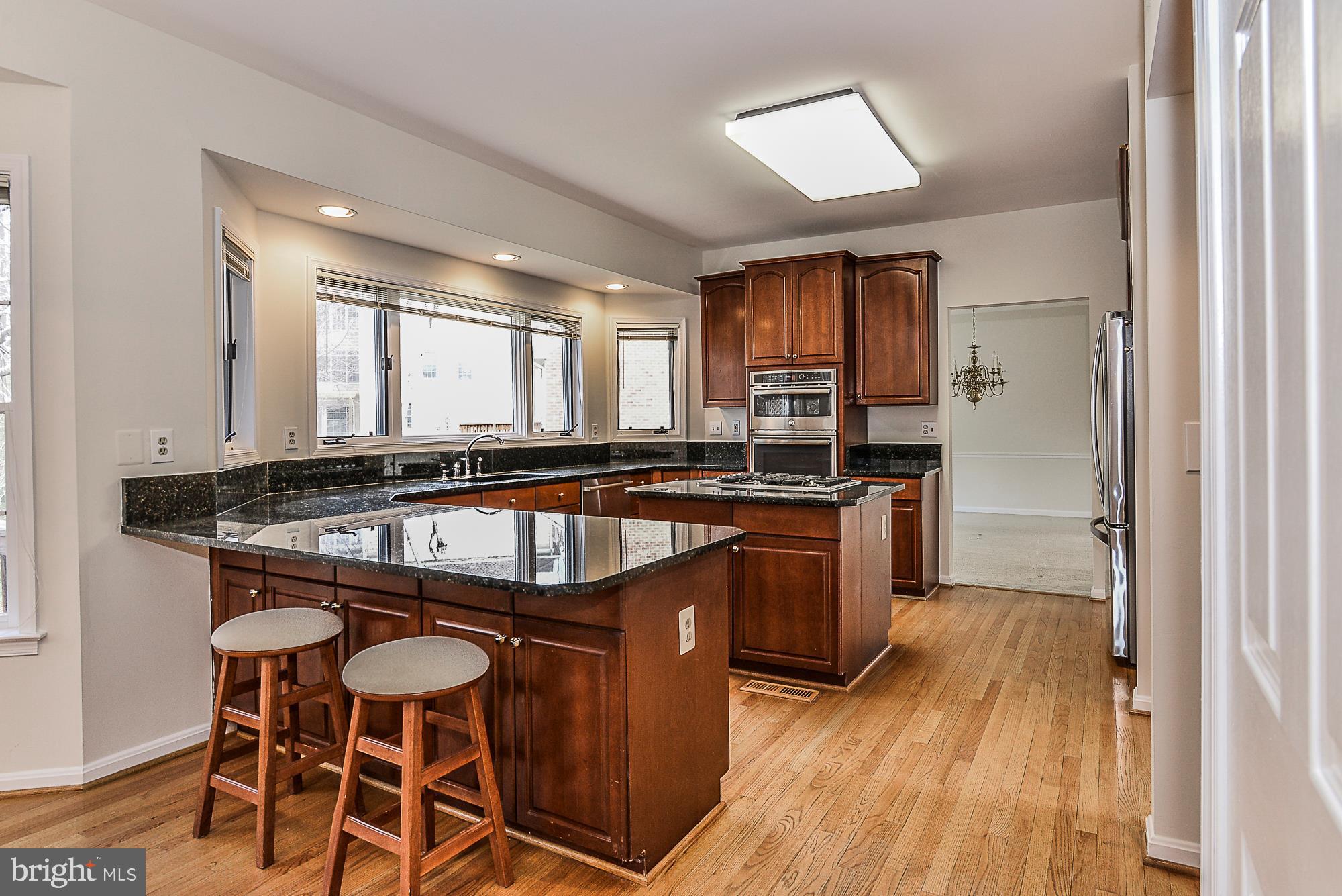 4412 Nuttall Road Fairfax, VA 22032 - Photo 11 of 32 Gleaming granite counters!