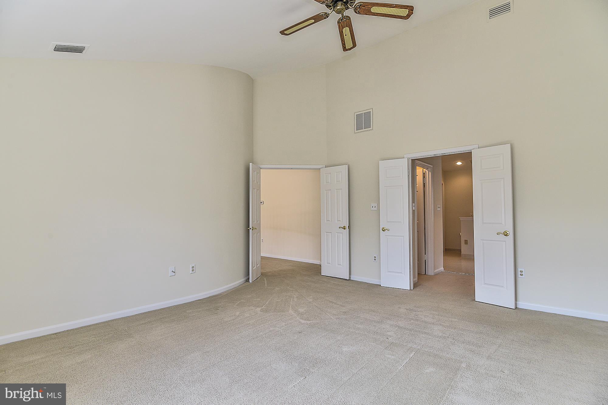 4412 Nuttall Road Fairfax, VA 22032 - Photo 18 of 32 His & hers walk-in closets!