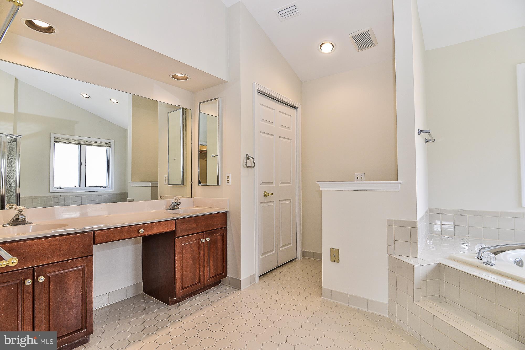 4412 Nuttall Road Fairfax, VA 22032 - Photo 19 of 32 Beautiful master bath