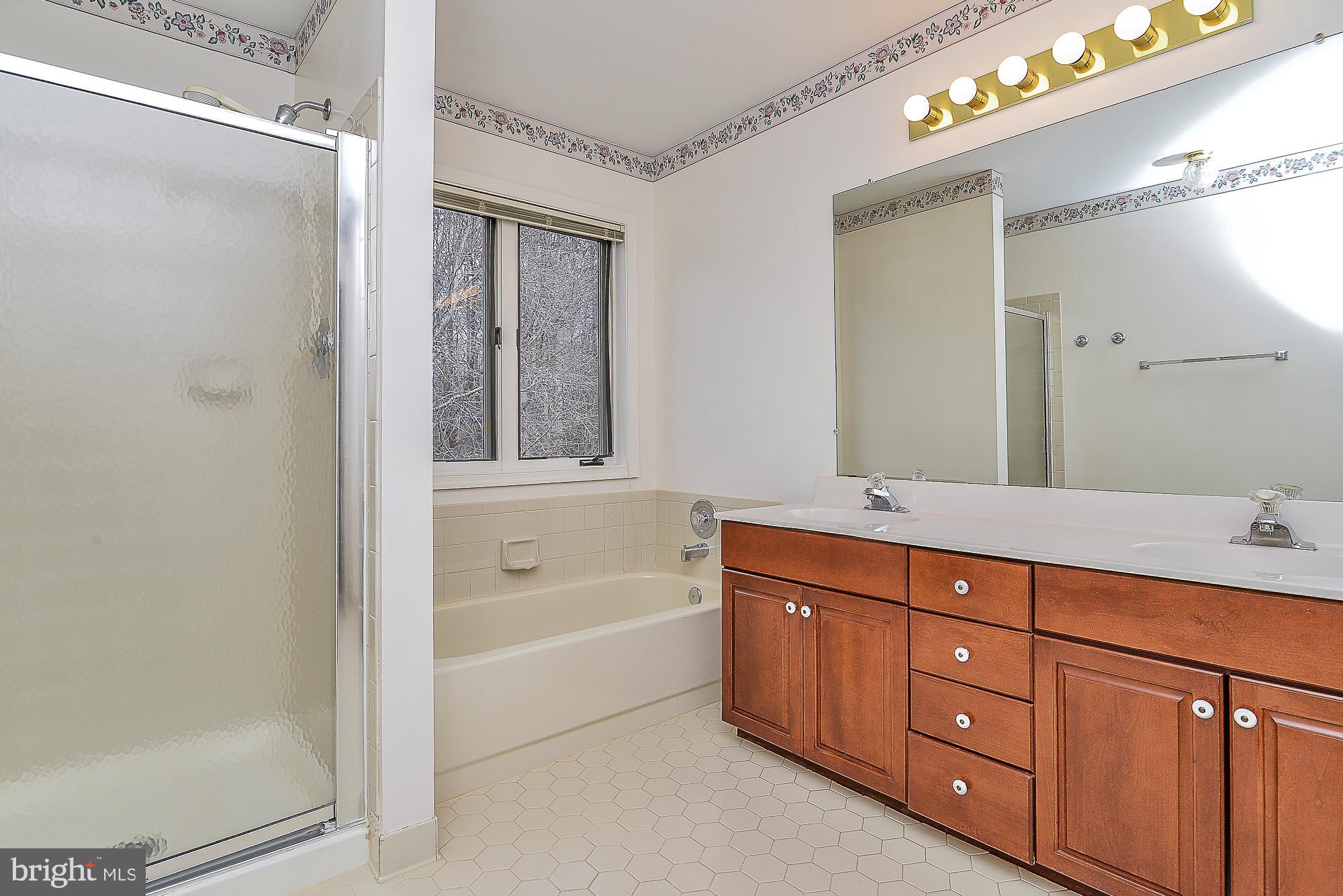 4412 Nuttall Road Fairfax, VA 22032 - Photo 23 of 32 Upper level hall bath has tub & shower