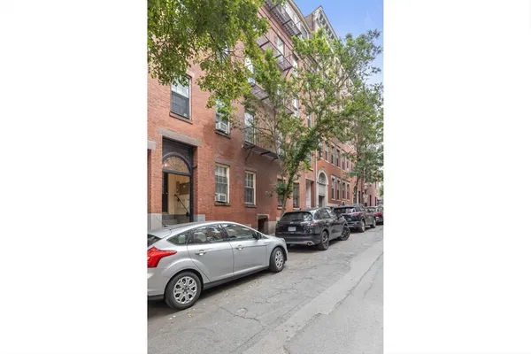 $4,500 | 61 West Cedar Street, Unit FURNISHED, Boston, MA 02114