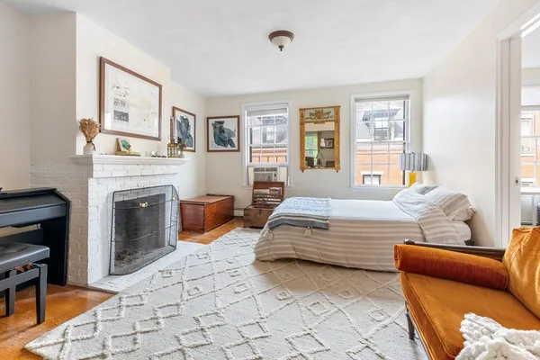 $4,500 | 61 West Cedar Street, Unit FURNISHED, Boston, MA 02114