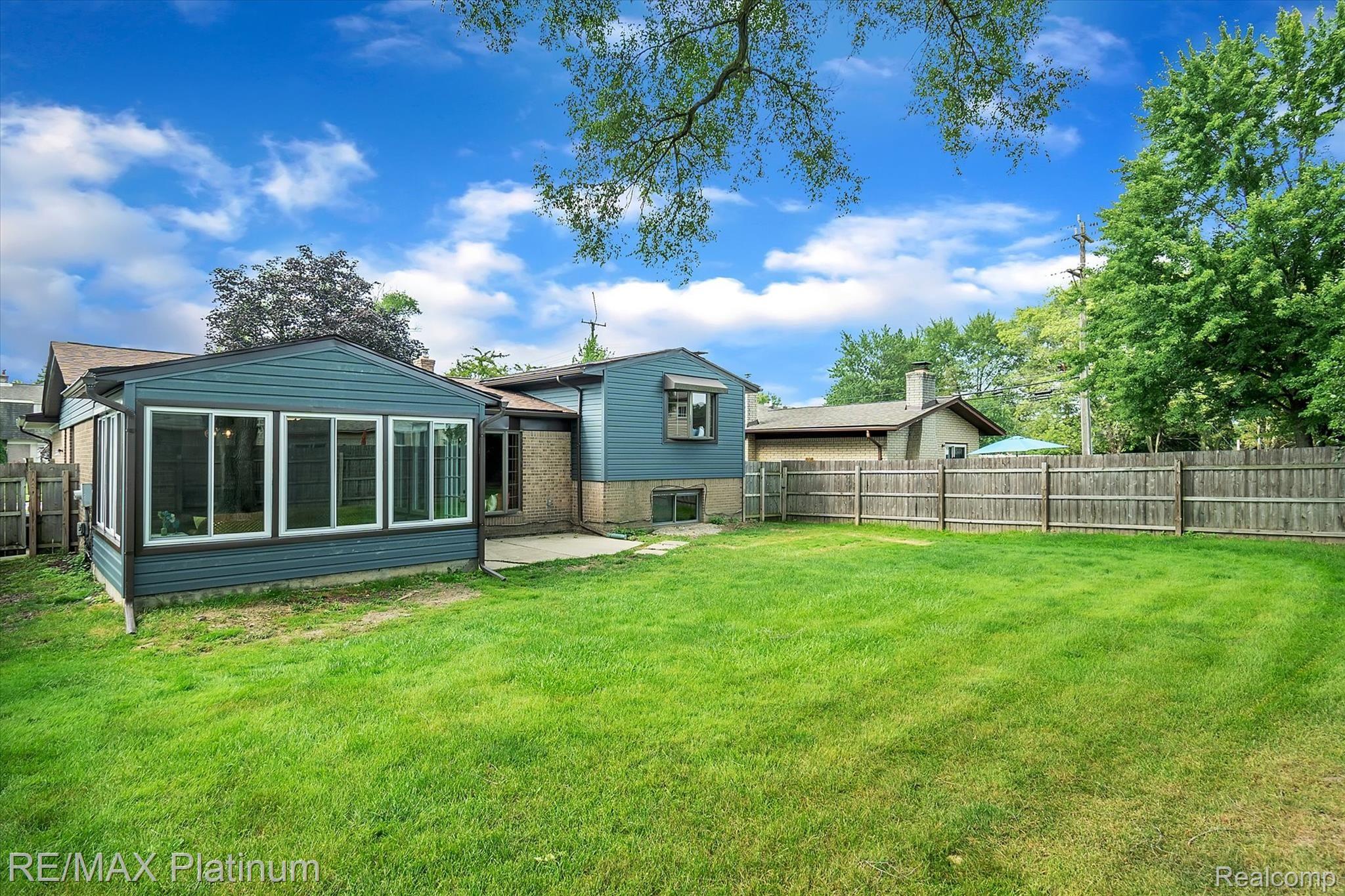 44284 Arlington Road Canton, MI 48187 - Photo 28 of 30 51-44284-Arlington-Rd-Windowstill-Real-Estate-Photography-51.jpg