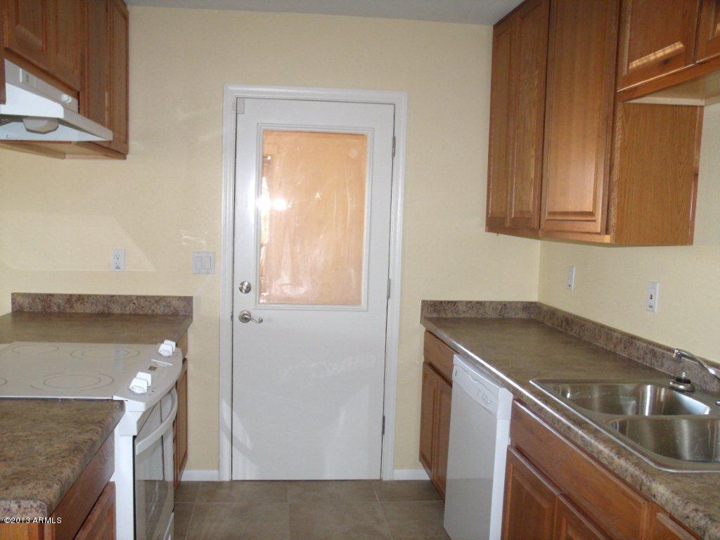 3138 West Charter Oak Road Phoenix, AZ 85029 - Photo 3 of 10 3138 Charter Oak 011 (2)