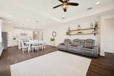 $519,999 | 104 Lakeview Drive, Oak Point, TX 75068