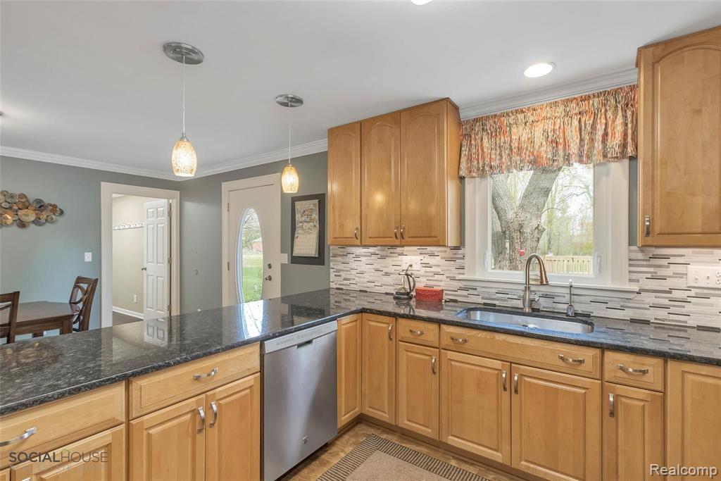 61350 Eight Mile Road South Lyon, MI 48178 - Photo 9 of 55 Gallery Image 9