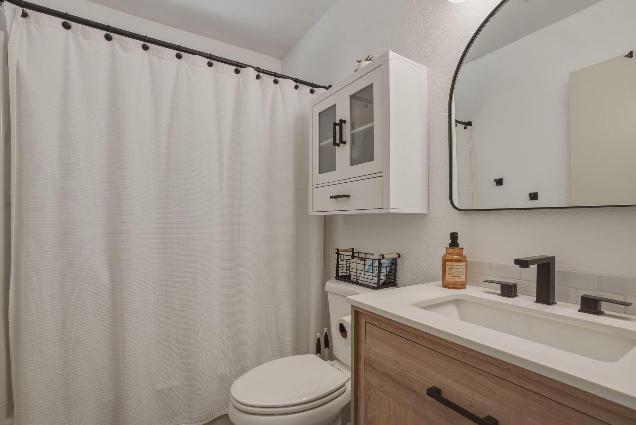 55601 Swan Road Bend, OR 97707 - Photo 21 of 41 39-web-or-mls-Riley_Visuals_039