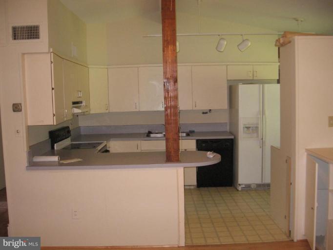 2820 Taney Road Baltimore, MD 21209 - Photo 6 of 21 Kitchen