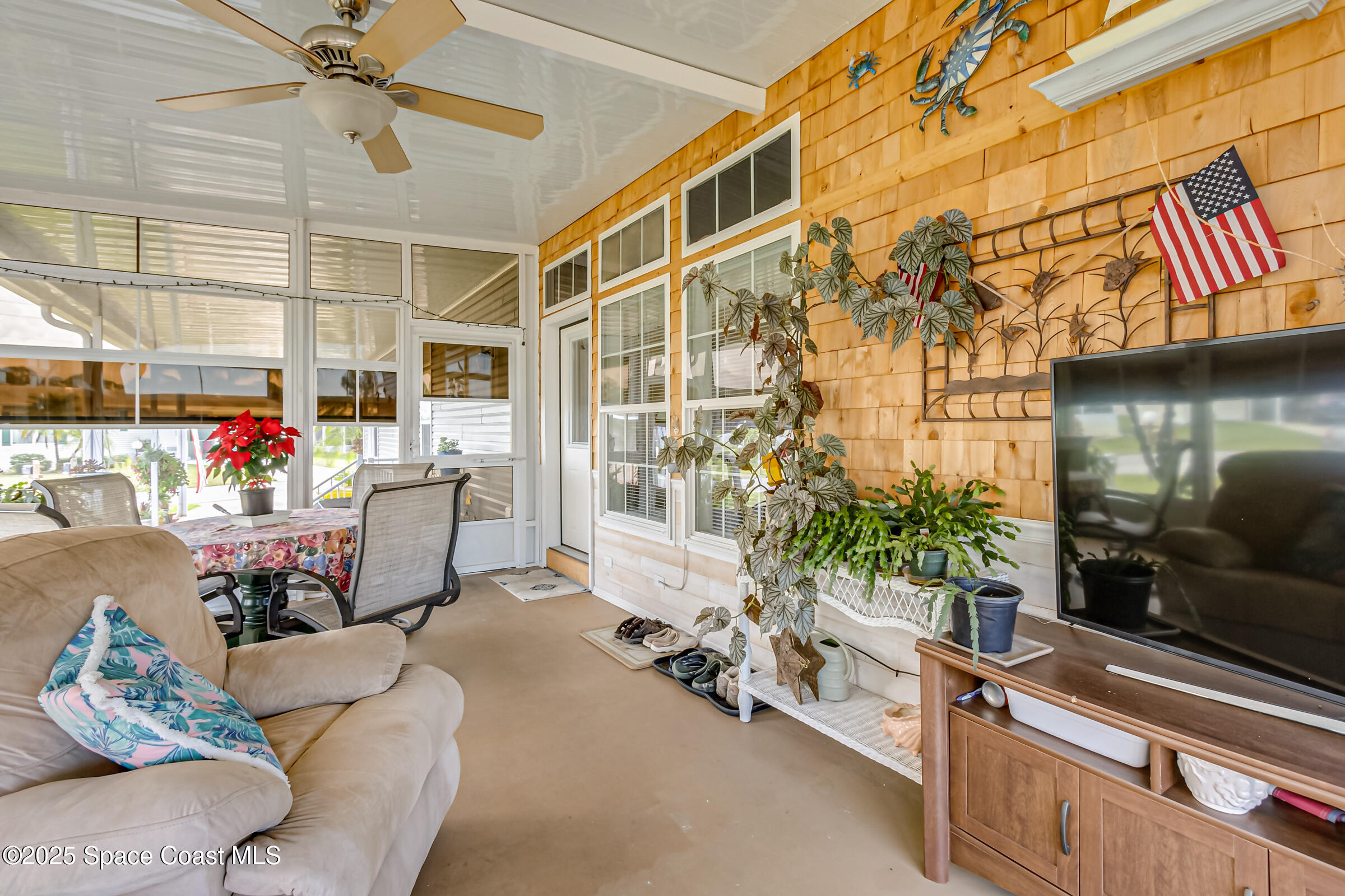 694 Outer Drive, Unit 184 Cocoa, FL 32926 - Photo 29 of 38 a living room with furniture and a potted plant