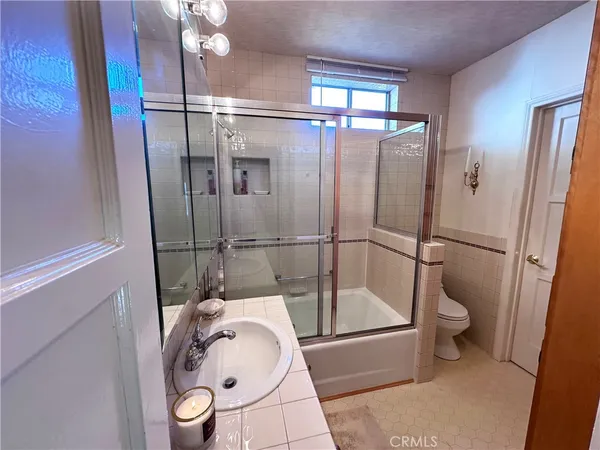 $3,195 | 7445 Orion Avenue, Unit 1, Van Nuys, CA 91406