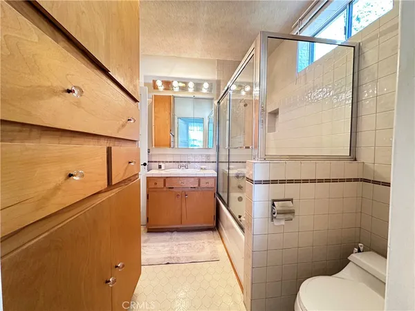$3,195 | 7445 Orion Avenue, Unit 1, Van Nuys, CA 91406