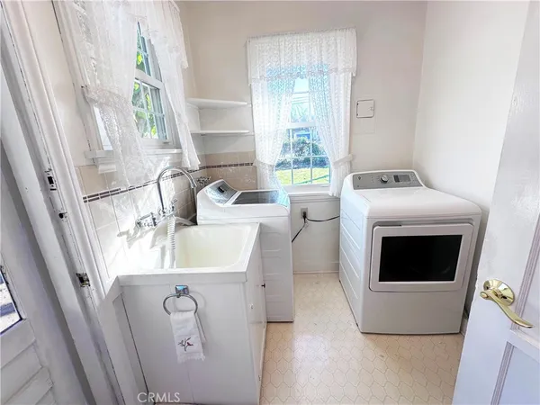 $3,195 | 7445 Orion Avenue, Unit 1, Van Nuys, CA 91406