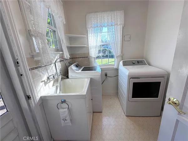$2,800 | 7445 Orion Avenue, Unit 1, Van Nuys, CA 91406