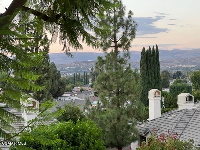 1225 Fitzgerald Road, Unit E Simi Valley, CA 93065 - Photo 20 of 30 a view of a yard in front of house