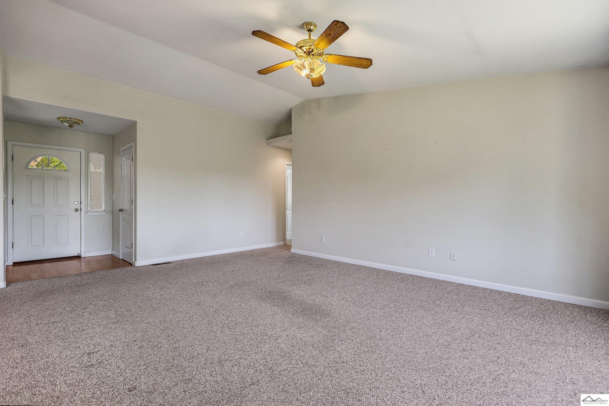 1860 Riviera Drive Redding, CA 96001 - Photo 5 of 46 Gallery Image 5