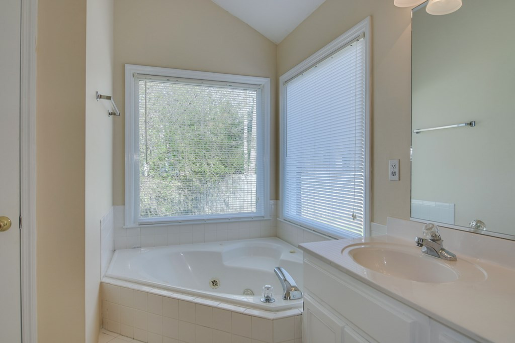 4752 Brookgreen Road Martinez, GA 30907 - Photo 20 of 38 Owner Bathroom