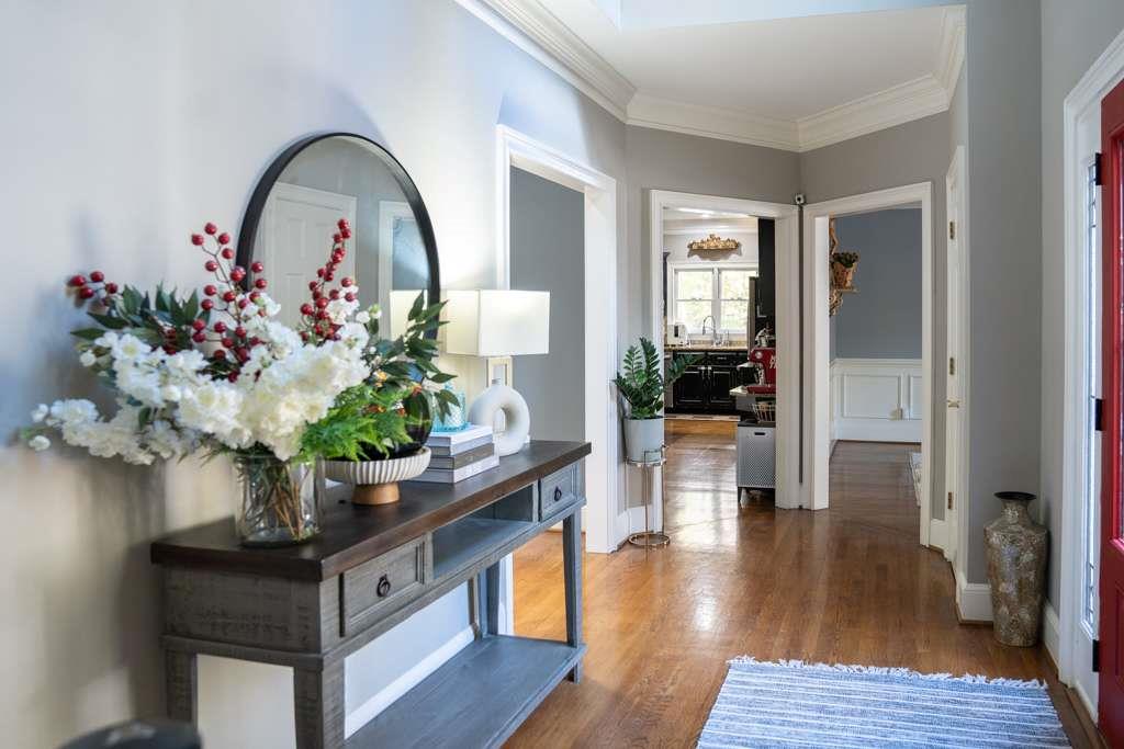 21 River Pine Drive Southwest Rome, GA 30165 - Photo 6 of 64 a living room with furniture and a potted plant