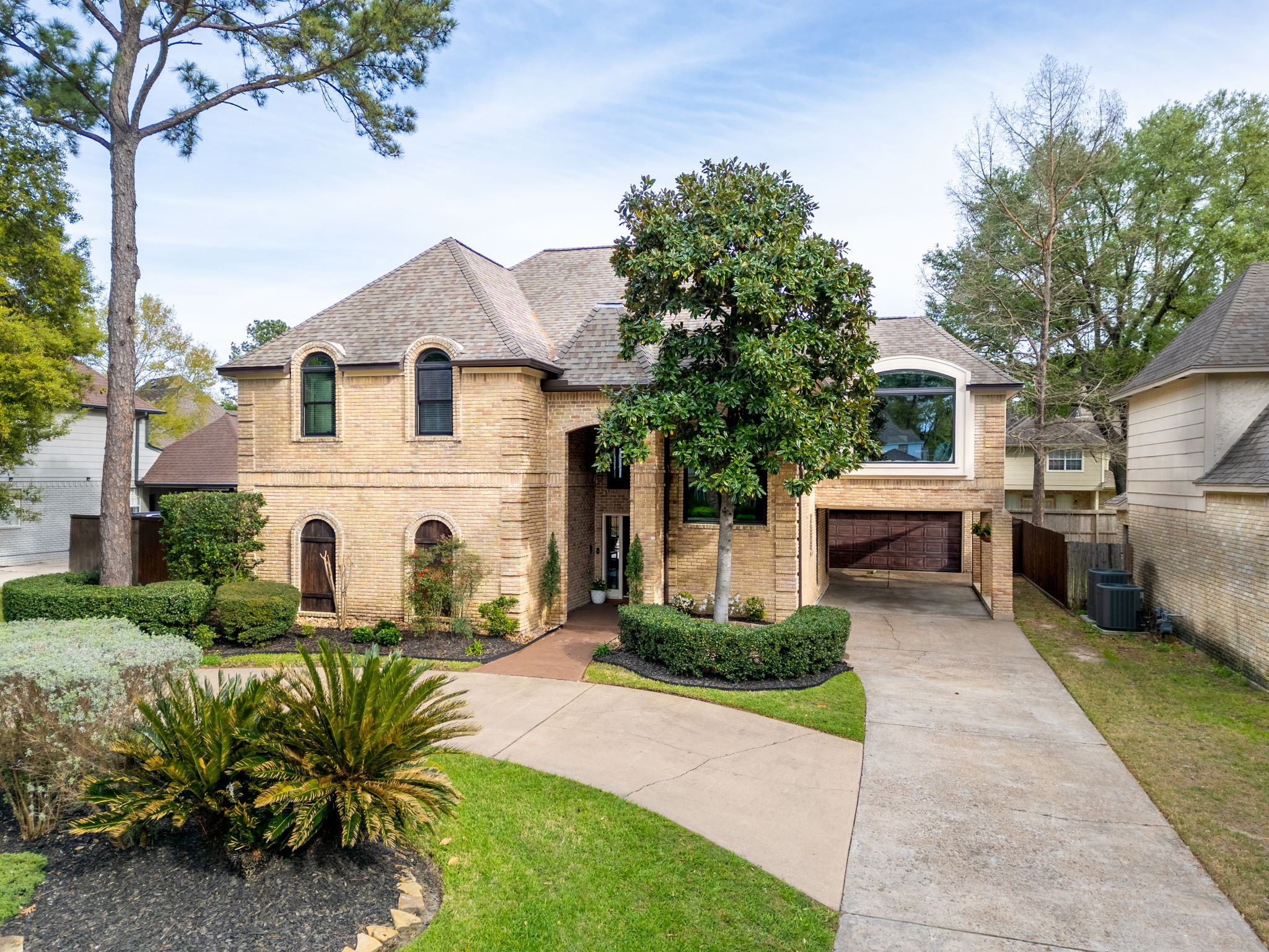 6034 Oak Creek Lane Spring, TX 77379 - Photo 3 of 42 FABULOUS 2 Story from featuring 4 Bedrooms, 3 Full Baths, 2 Half Baths, Porte Cochere, 2 Car Garage, Private Pool all located in Spring Creek Oaks! 6034 Oak Creek Ln., Spring, TX 77379